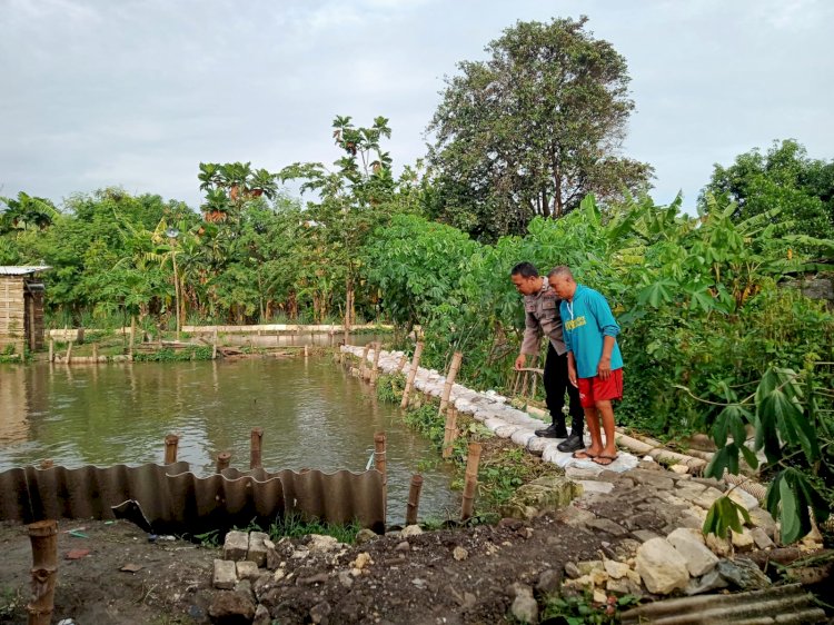 Dukung Ketahanan Pangan Nasional, Bhabinkamtibmas Desa Kalipecabean Motivasi Budidaya Lele Warga